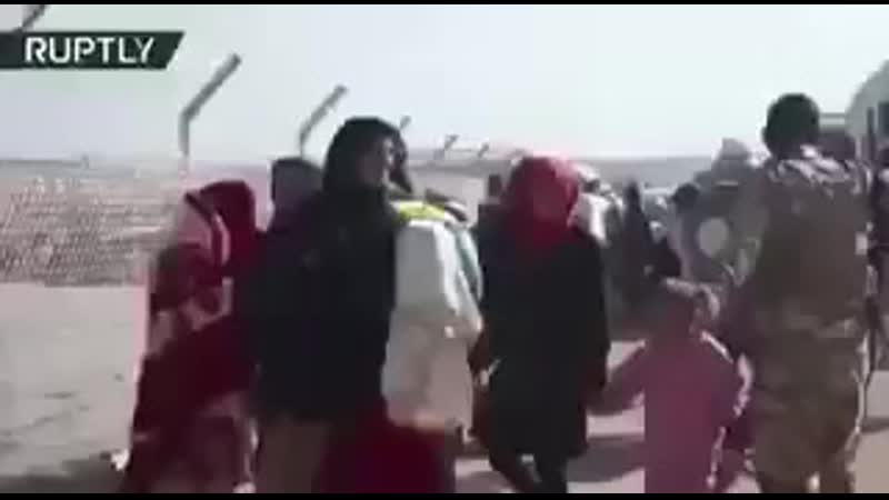 Местные источники распострянют видео из одного из лагерей для перемещенных лиц под контролем ополчения рпк(сдф) жительниц лаге