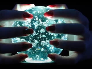 Гадалка заставила россиянок платить за видео из сети