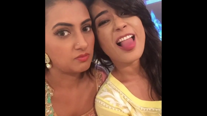 Адити с подругой