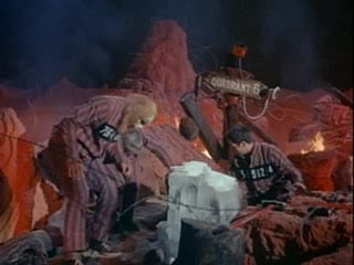 Lost in space s3 e20 fugitives in space