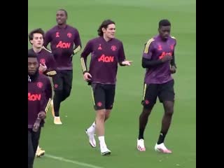 Edinson cavani giving axel tuanzebe some tips before manchester united’s win over psg ️