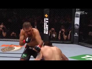 Ricky simon кладёт своего оппонента ударом плеча