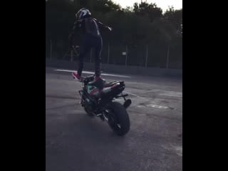 This sh*t is sketchy! 😂 doing it in a straight line is easy but when you start turning it tighter at speed it’s sketchy as hell