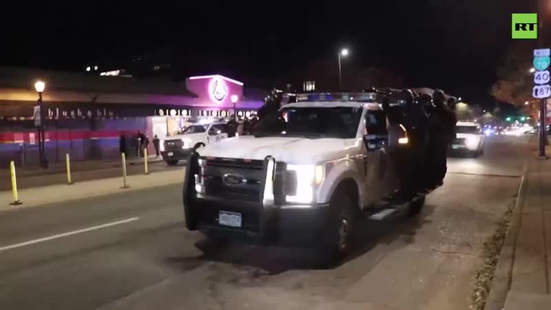 Денвере столкновения протестующих с полицией mp4