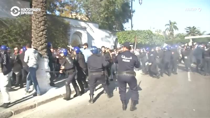 В алжире протестуют против пятого срока президента