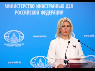 Live russlands aussenamtssprecherin maria sacharowa gibt wöchentliche pressekonferenz