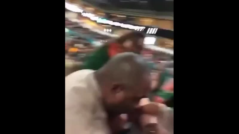 Баба получила по еблу