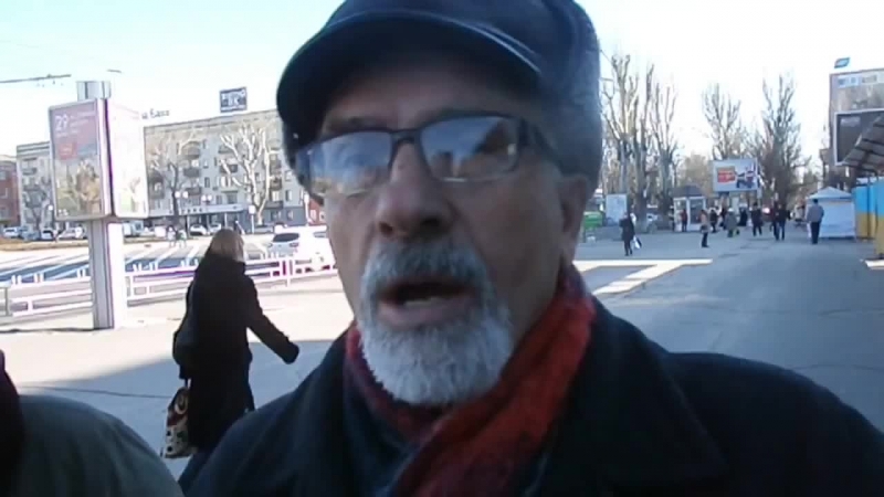 Жители херсона в буквальном смысле плюют на «небесную сотню» и всех бандеровцев