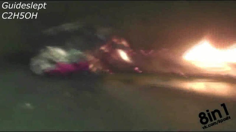 Как взрываются литий ионные аккумуляторы / lithium batteries explosions compilation/poking a phone battery knife