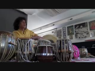 "ustaad zakir hussain" playing set of tabla's mp4