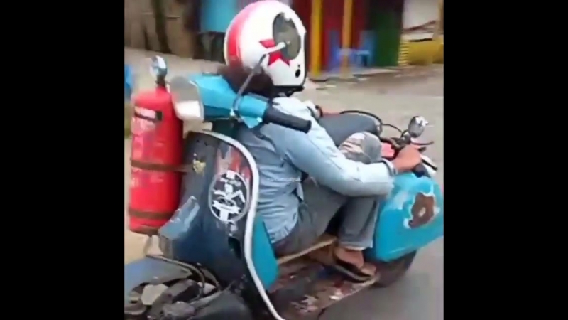 Rear porn video – Vespa rear ride