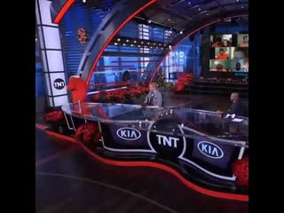 Шак катается на велосипеде