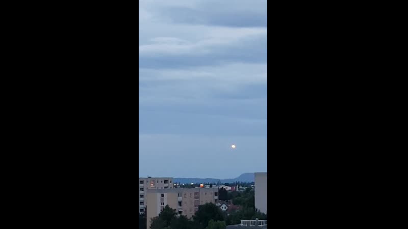 Красивая голограмма в небе над плоской землей (нло)