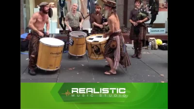 Шотландские барабанщики и волынщики