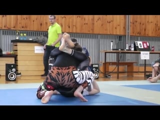 2 girls grappling