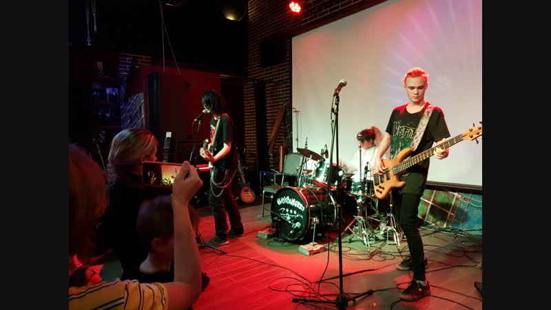 Молодая шпана "нокдаун"