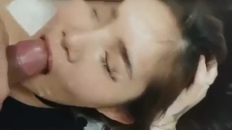 Krasivaya kazashka otsasyvaet