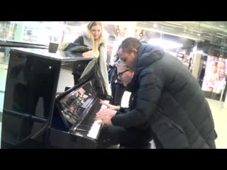 Legendary german efficiency at the street piano