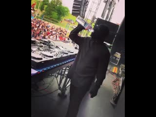 Malaa drink water, no jack