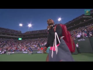 2015 serena williams walks on to standing ovation