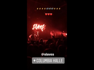 Sergio pizzorno at slaves' gig (berlin live)