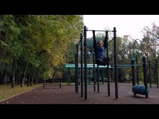 Подъём ног в висе (hanging leg raises)