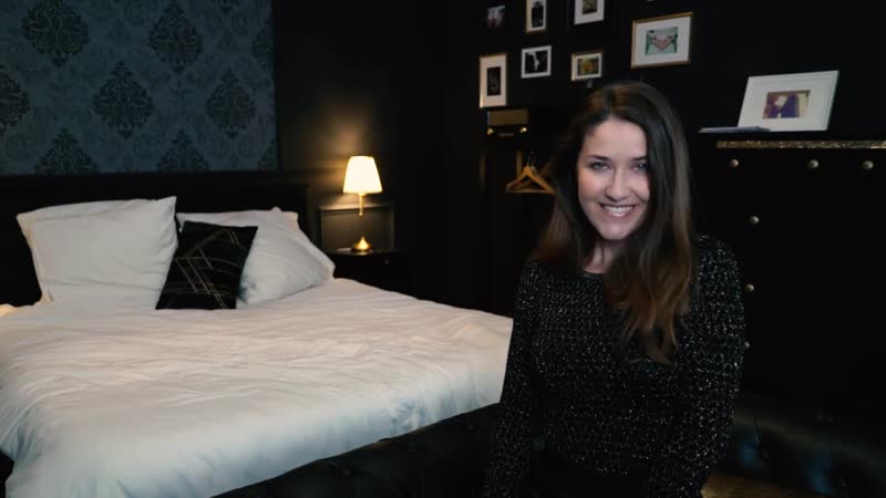 Девушки раздеваются чёрный с блёстками