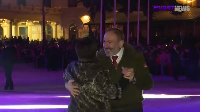 Նիկոլ փաշինյանը վալս է պարում վանաձորում