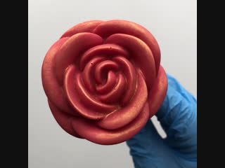 Роза из клубничного бельгийского шоколада