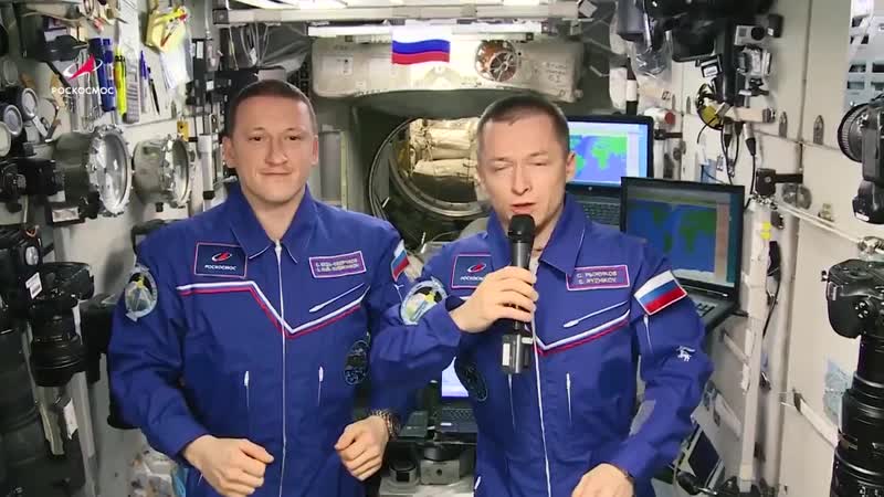 Космонавты роскосмоса сергей рыжиков и сергей кудь сверчков поздравляют россиян с днем защитника отечества!