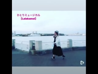 Risa niigaki is dancing on the street