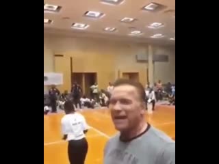 Арнольд шварценеггер подвергся нападению