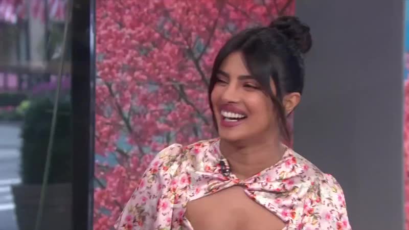 Yes @nickjonas sings to @priyankachopra and plays the piano for her! mp4