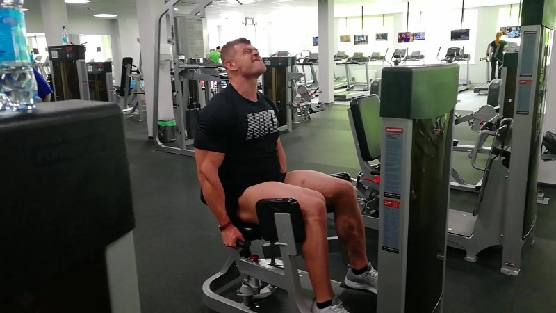 Разведения ног сидя