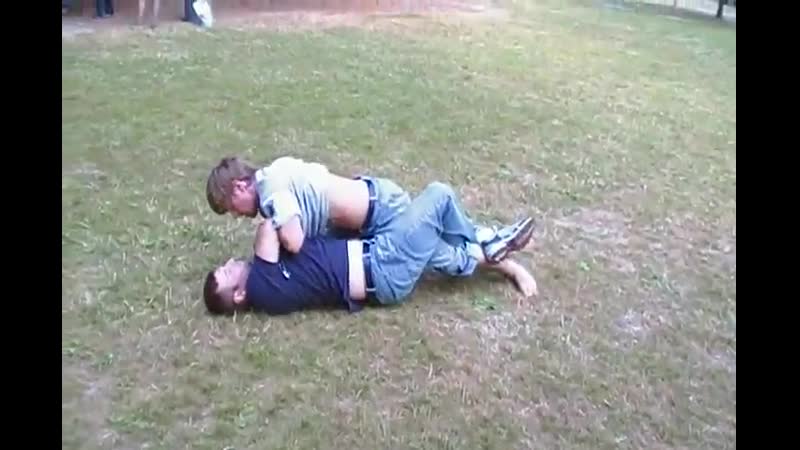 Силу porn video – Two guys street fighting борьба на силу двух мужчин