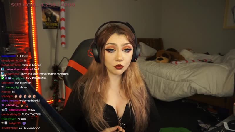 Justaminx | раскрыла декольте в знак протеста