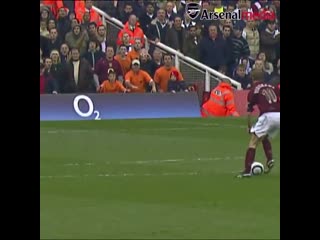 Db10 signing off in style! onthisday in 2006, dennis bergkamp scored his 120th and final arsenal goal and he did it on de