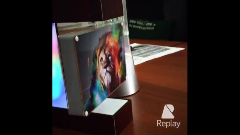 Парящая в воздухе фоторамка