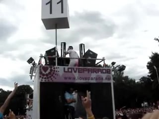 Dj tiesto playing at loveparade in berlin (2006)