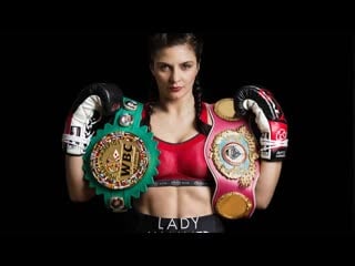 Christina hammer vs mikaela lauren, mit einem frechen kuss