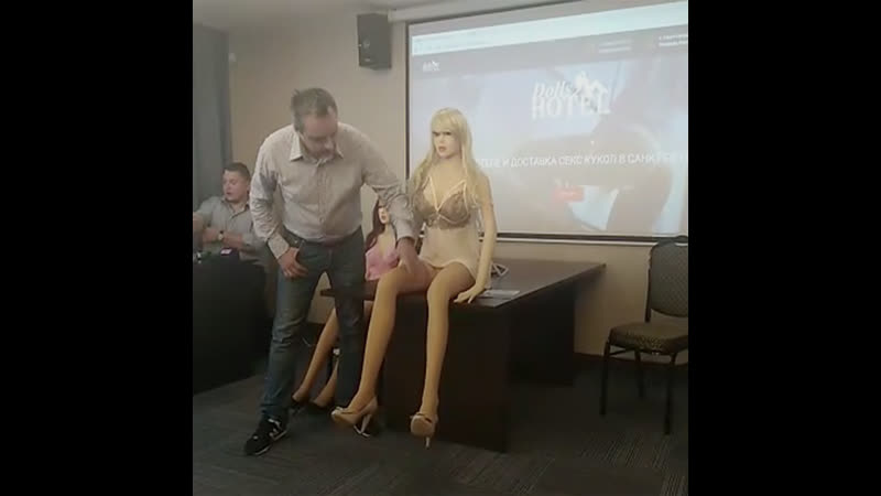 В питере открыли легальный бордель без блэкджека, но с роботами