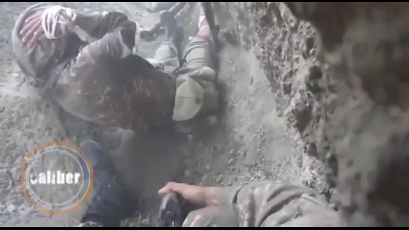 Два армянских солдата под атакой байрактар tb 2 (боец контужен)