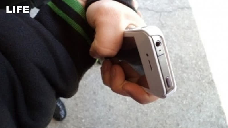 Жестоко избил школьника и отобрал у него телефон
