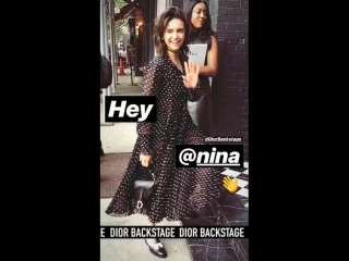 Linda nina dobrev chegando no dior backstage