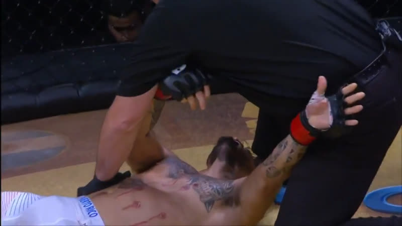 Короткий сеанс неистового граунд энд паунда combate americas copa combate 2018