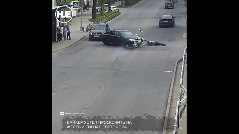 В ленинградской области мотоциклист влетел в легковушку