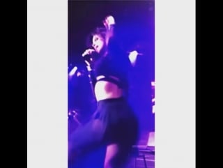 Her ass to waist ratio is honestly so amazing 😍🍑🍑🍑