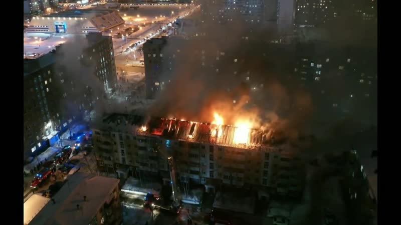 Пожар в нижневартовске горит пятиэтажный жилой дом чапаева 49