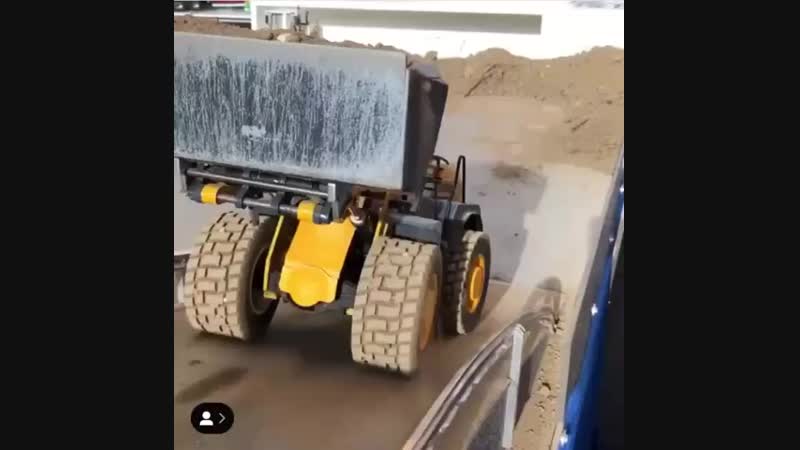 Погрузчик на радиоуправлении