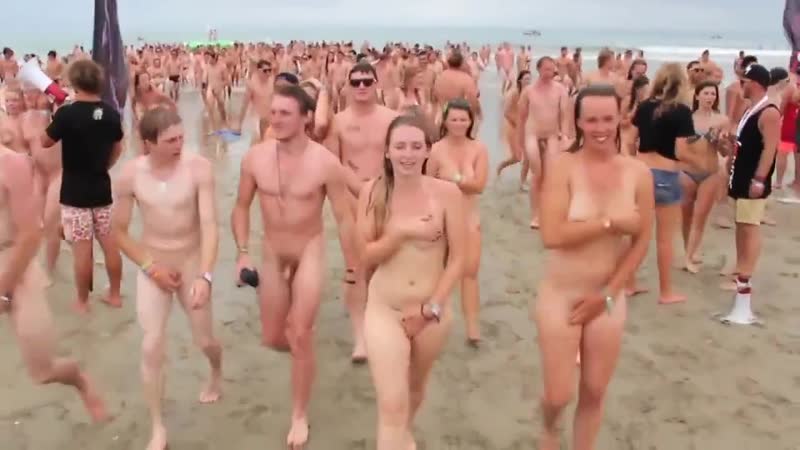 Телочки бегают голышом (77 фото) - порно и фото голых на massage-couples.ru